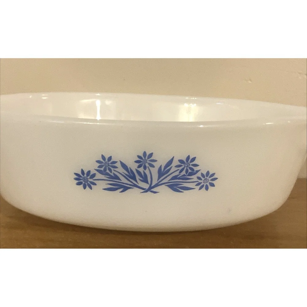 Anchor Hocking Fire King #433 Blue Cornflower 1.5 QT Casserole w/Clear Lid - EUC